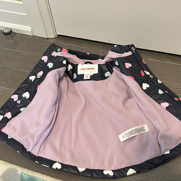 Joe Fresh Rain Jacket - Picture 6 of 6